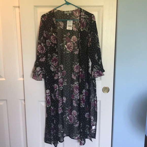 Sweaters - Black and flower kimono